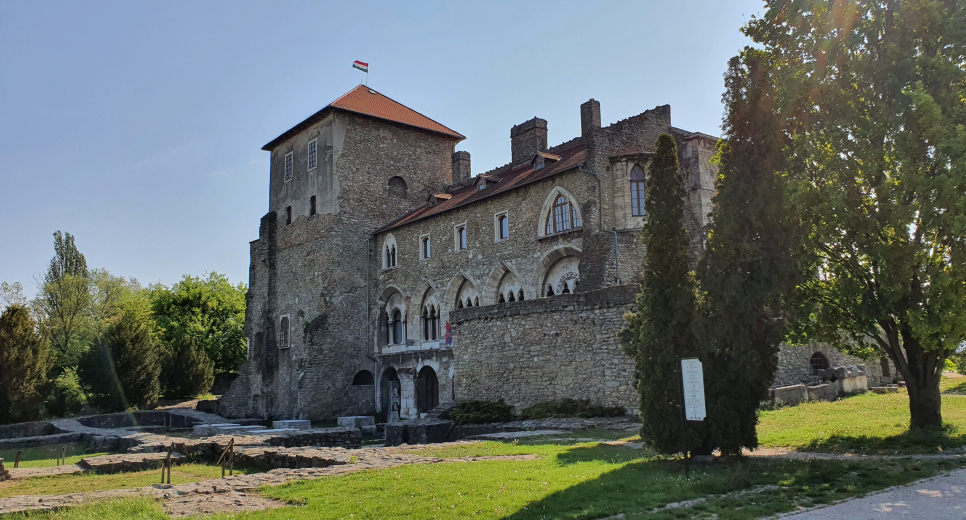 Tatai vár - Kuny Domokos Múzeum Tatai vár - Kuny Domokos Múzeum