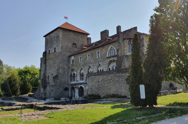 Tatai vár - Kuny Domokos Múzeum