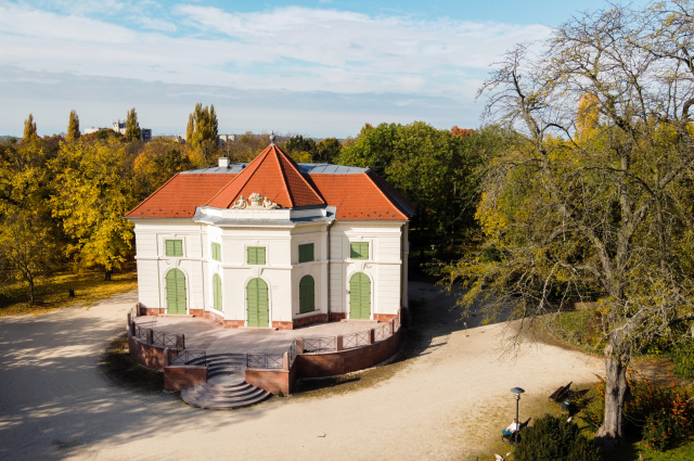 Esterházy Nyári lak és Cellarius Kincsesház